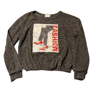 Free Kisses Gray Long Sleeve Tee with Bold Fashion Graphic